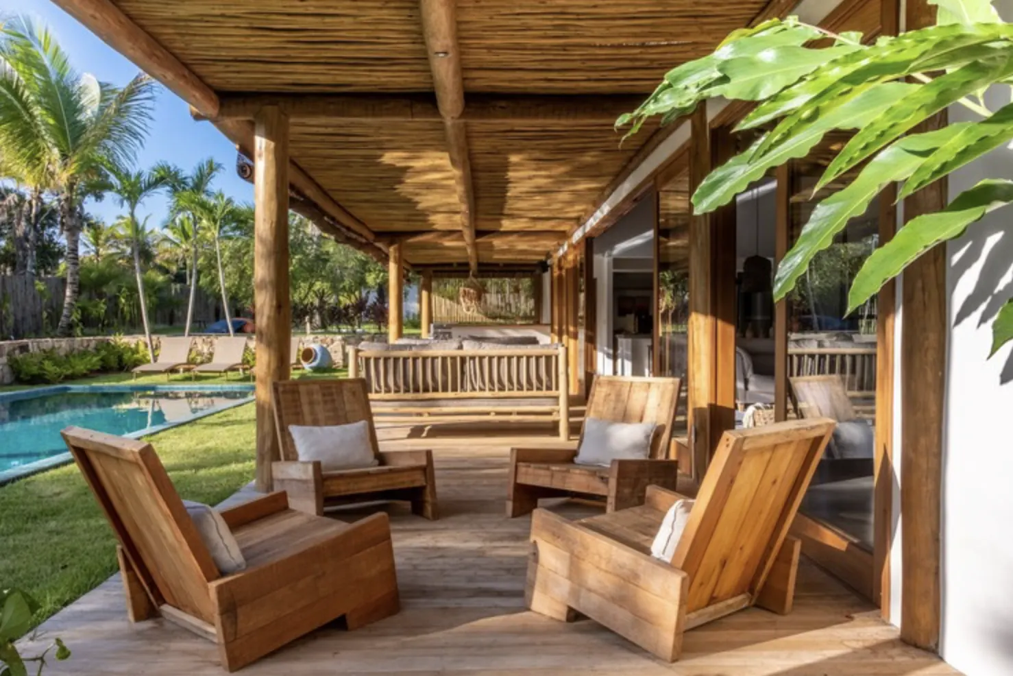 Villa em Trancoso com arquitetura rústico-chique